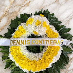 corona funebre blanco y amarillo con domicilio en cartagena
